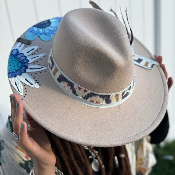 Hand painted hat - Picture 7 of 10